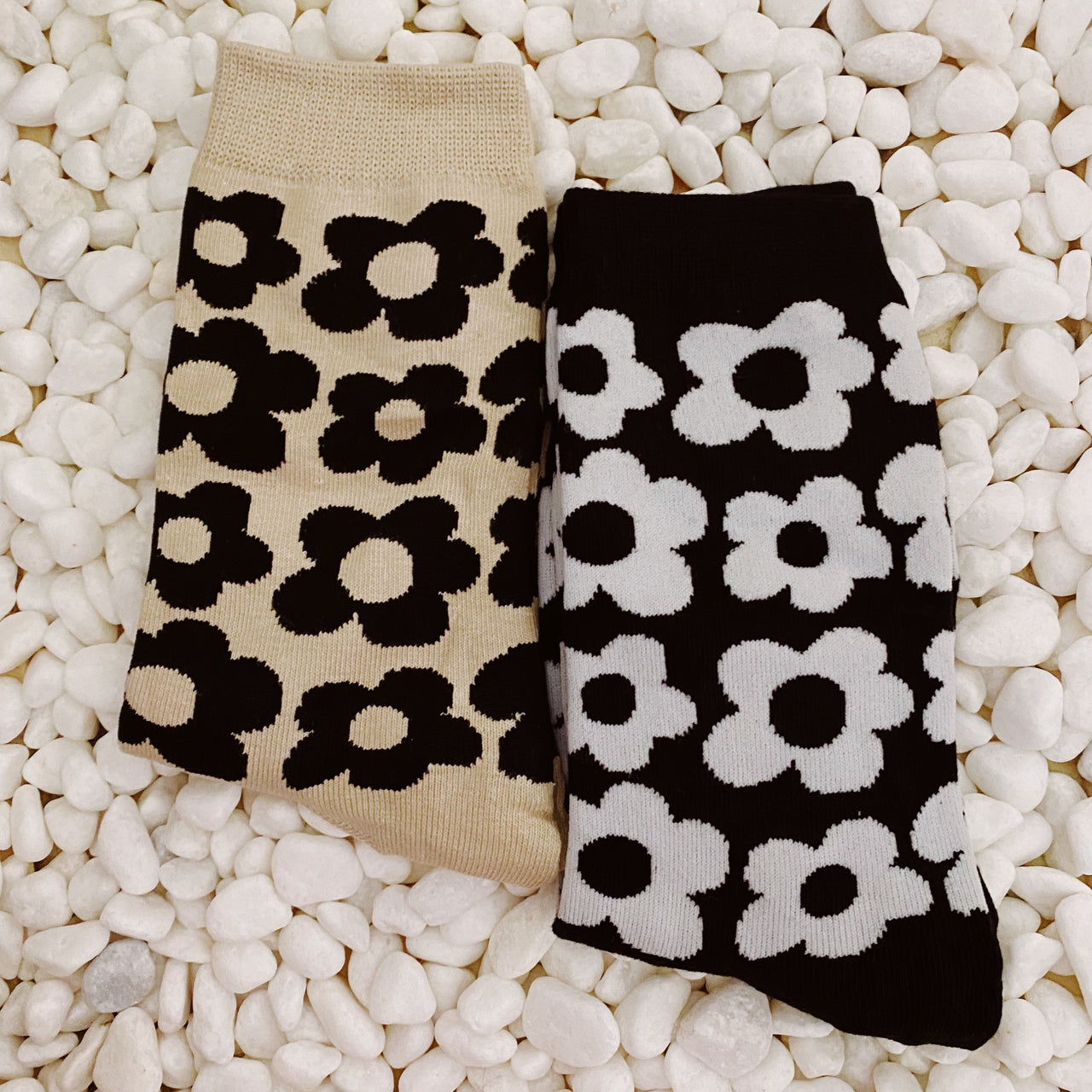 Modern Daisy Socks Set - 2 PAIRS - 2  COLOR COMBOS -