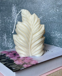 Thumbnail for Minimalist Feather Design Soy Wax Sculpture Candle - 14 FRAGRENCES -