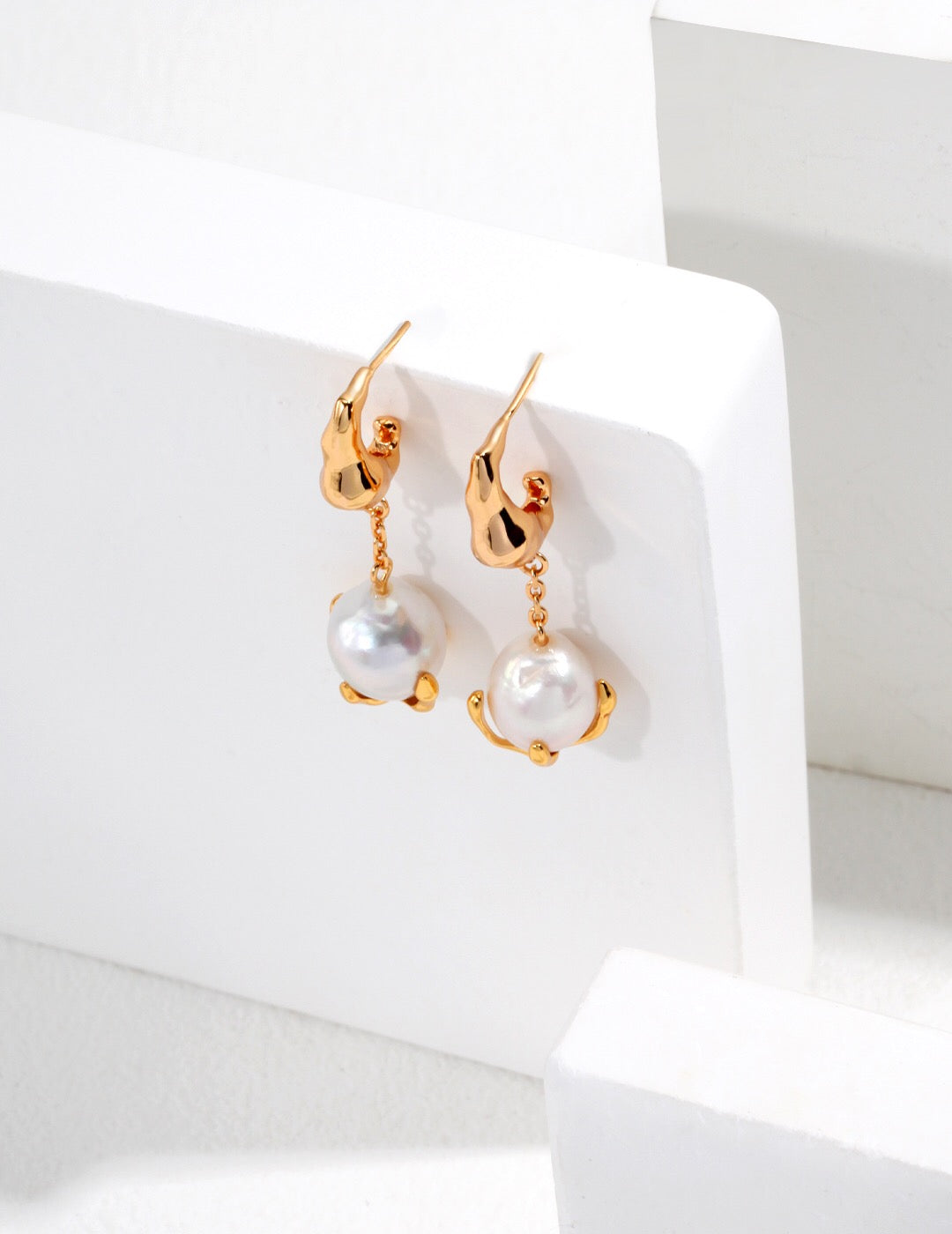 Single Dangle Teardrop Pearl Earrings -