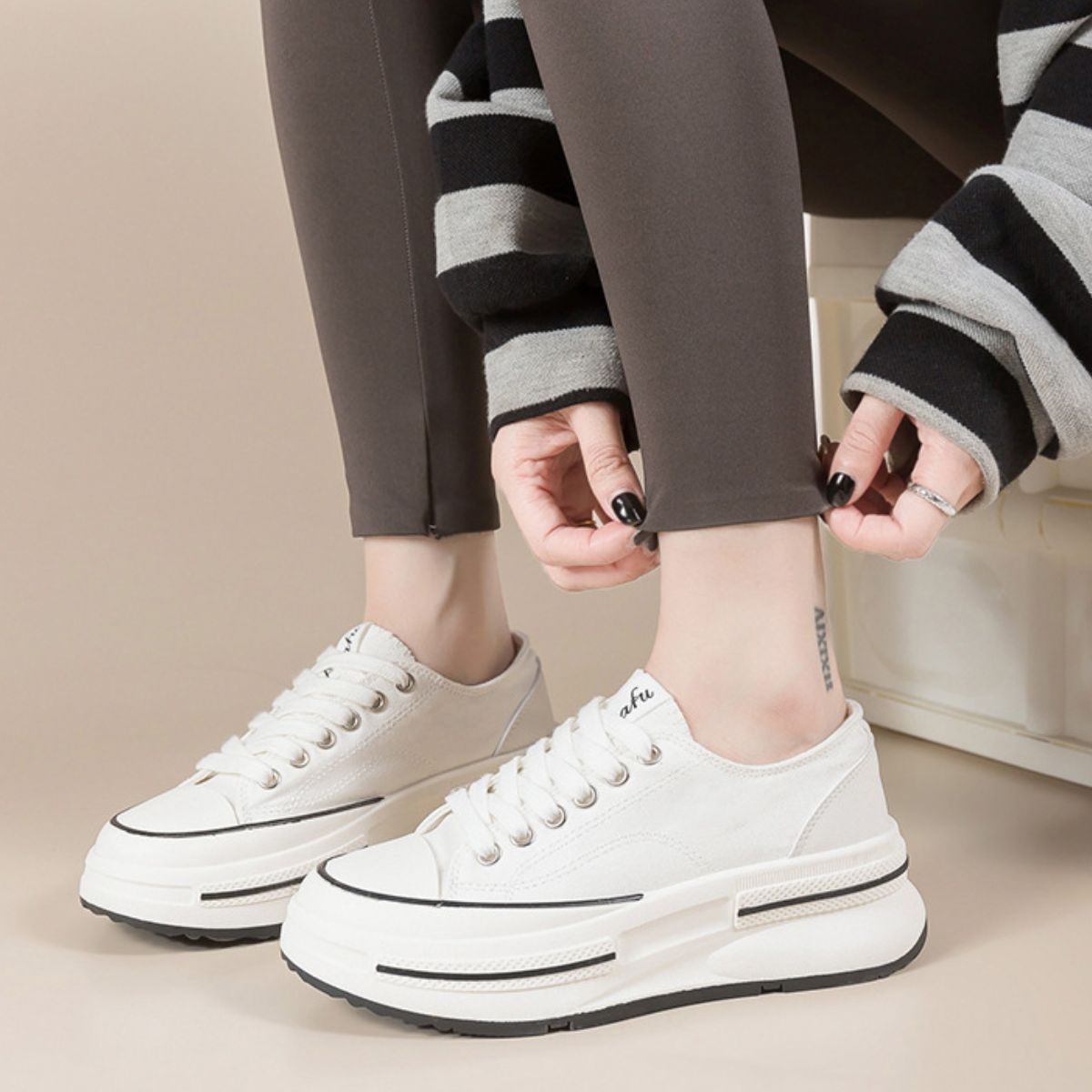 Tied Round Toe Platform Sneakers - T - 2 COLORS -