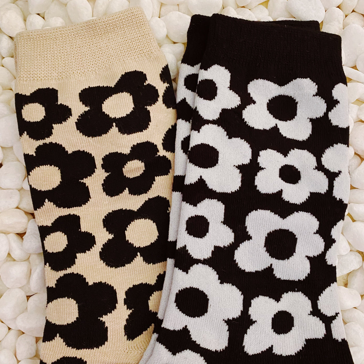 Modern Daisy Socks Set - 2 PAIRS - 2  COLOR COMBOS -