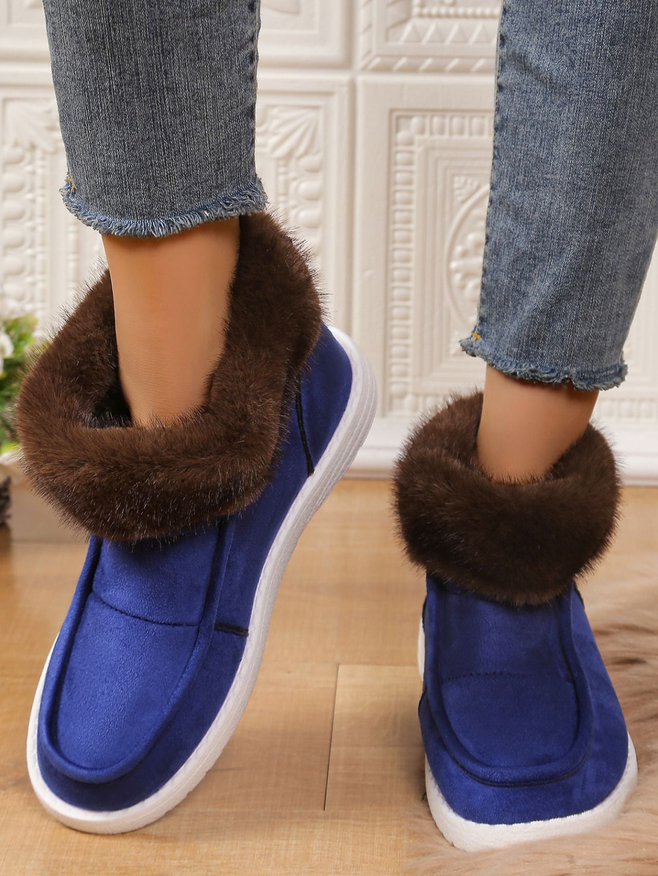 Faux Fur Suede Round Toe Sneakers - T - 3 COLORS -