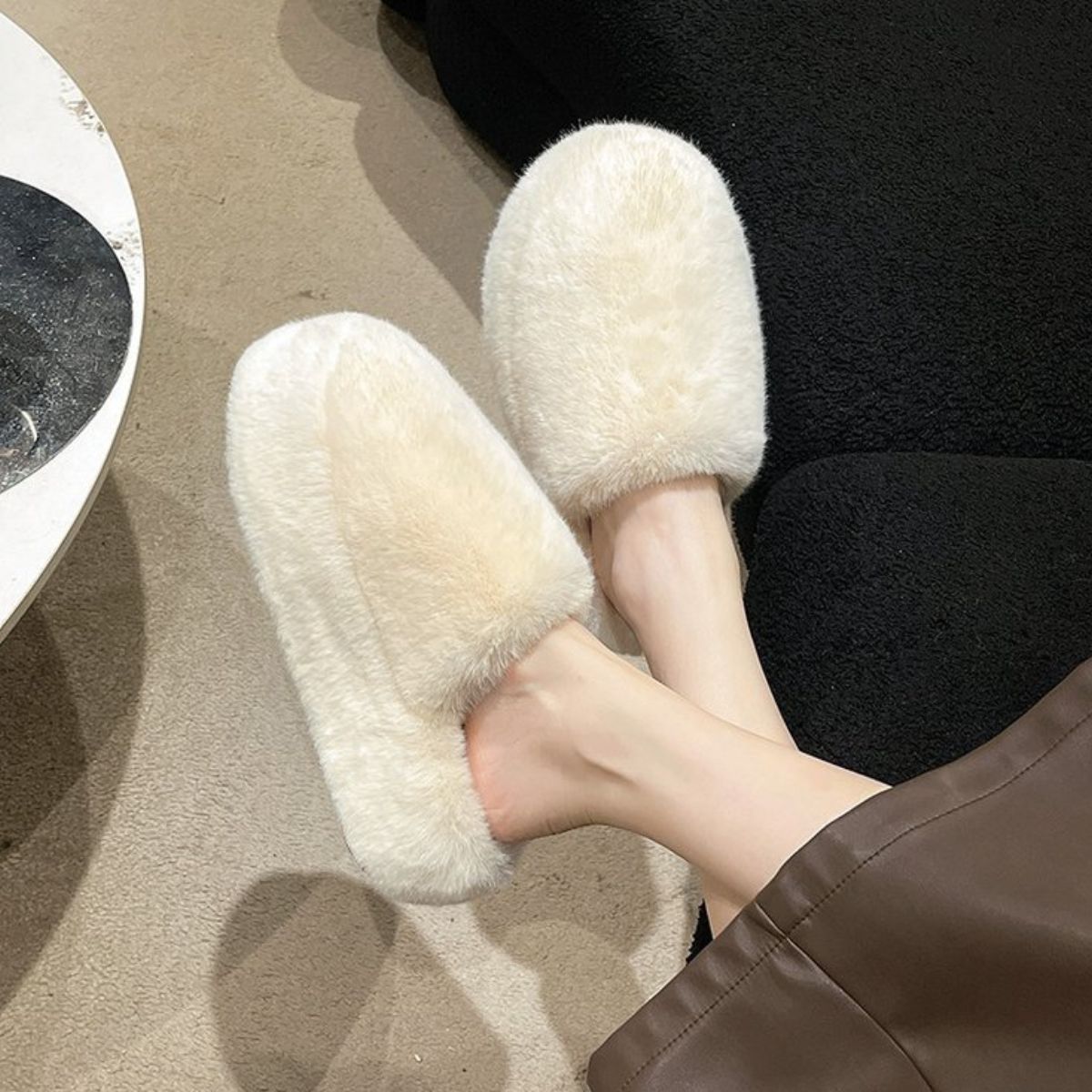 Fuzzy Round Toe Flat Slippers - T - 4 COLORS -