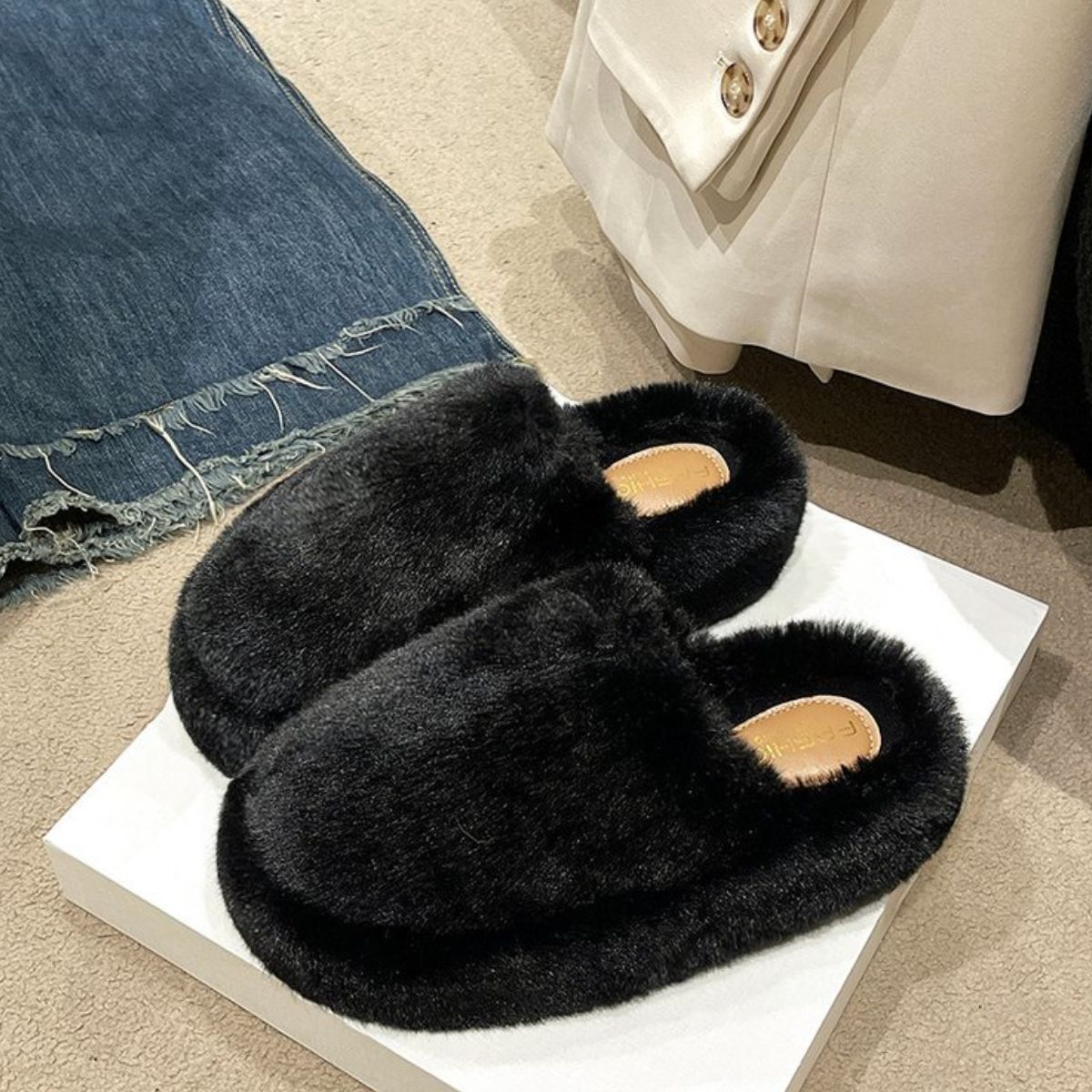 Fuzzy Round Toe Flat Slippers - T - 4 COLORS -