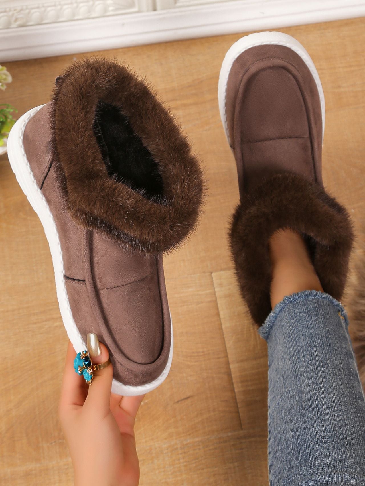 Faux Fur Suede Round Toe Sneakers - T - 3 COLORS -