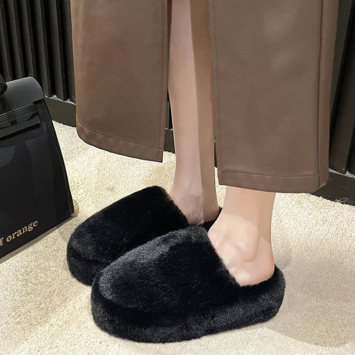 Fuzzy Round Toe Flat Slippers - T - 4 COLORS -