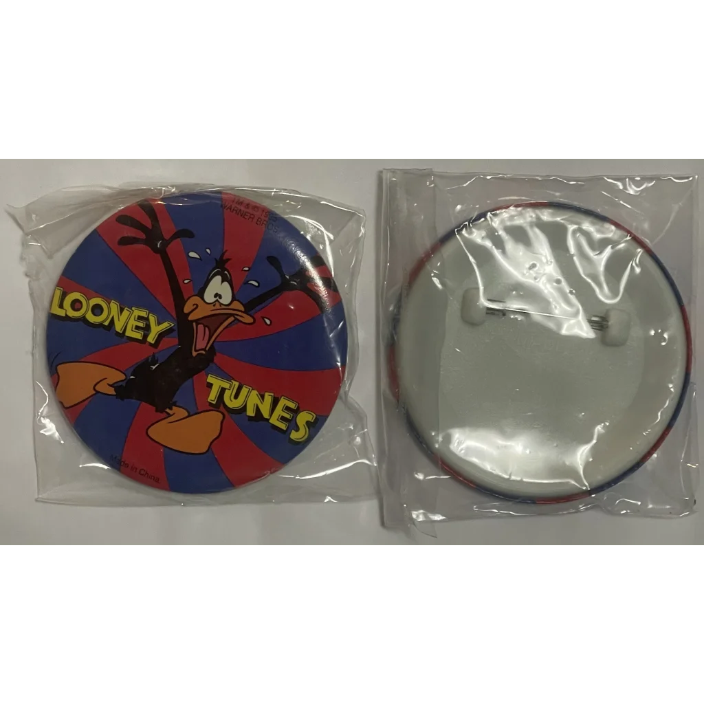 Vintage 1990s 🎁 Looney Tunes Pin, Daffy Duck, Unopened in Package!