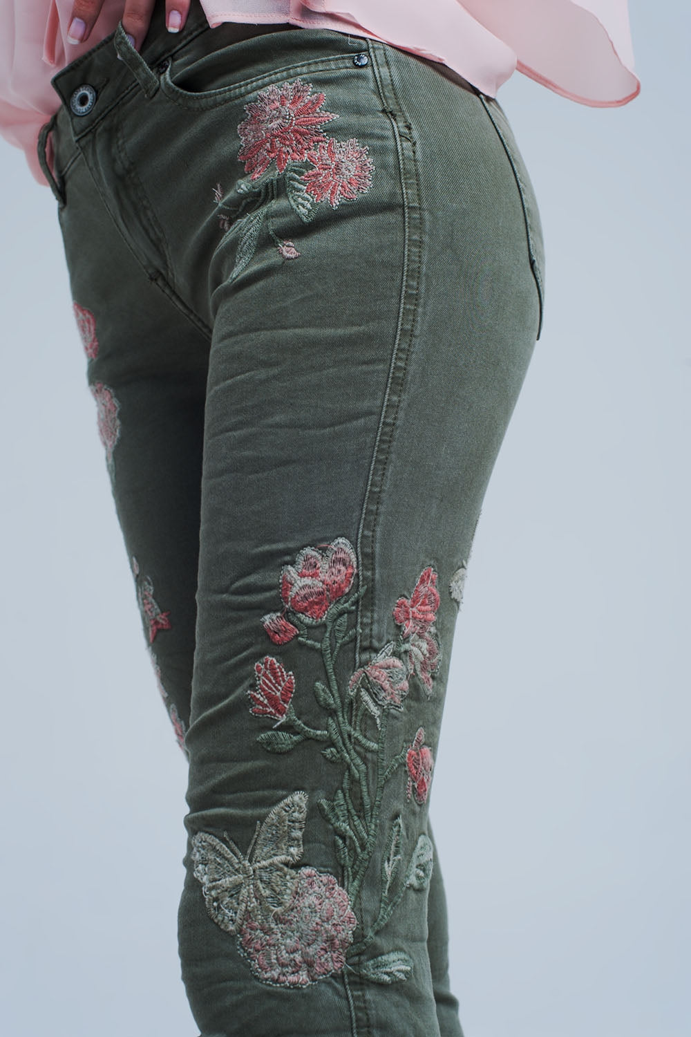 Q2 - Khaki Jeans With Embroidered Flower - 1 COLOR -