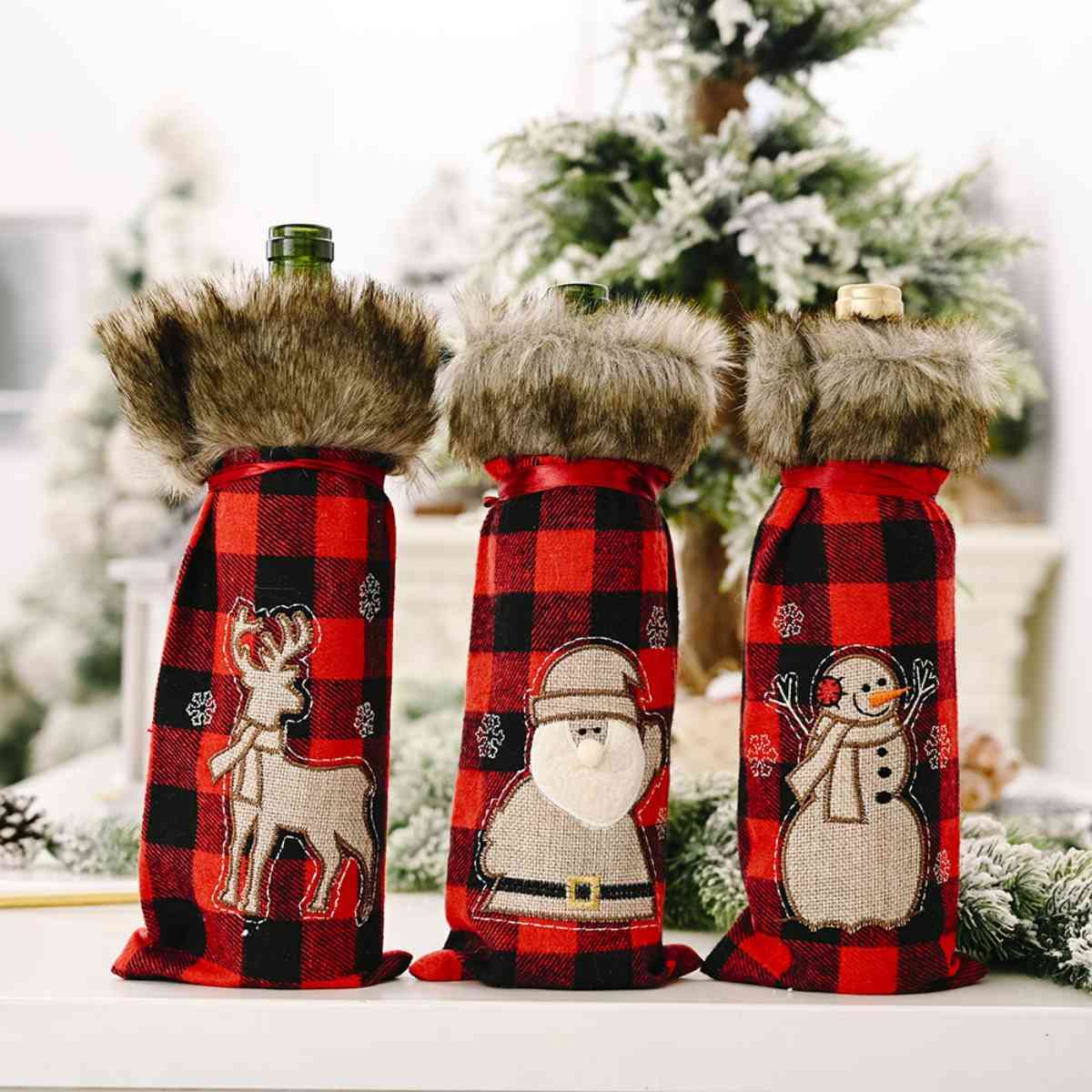 Christmas Graphic Plaid Wine Bottle Cover - [5-10 DAY DELIVERY] - T - 1 SIZE - 3 CHARACTERS -