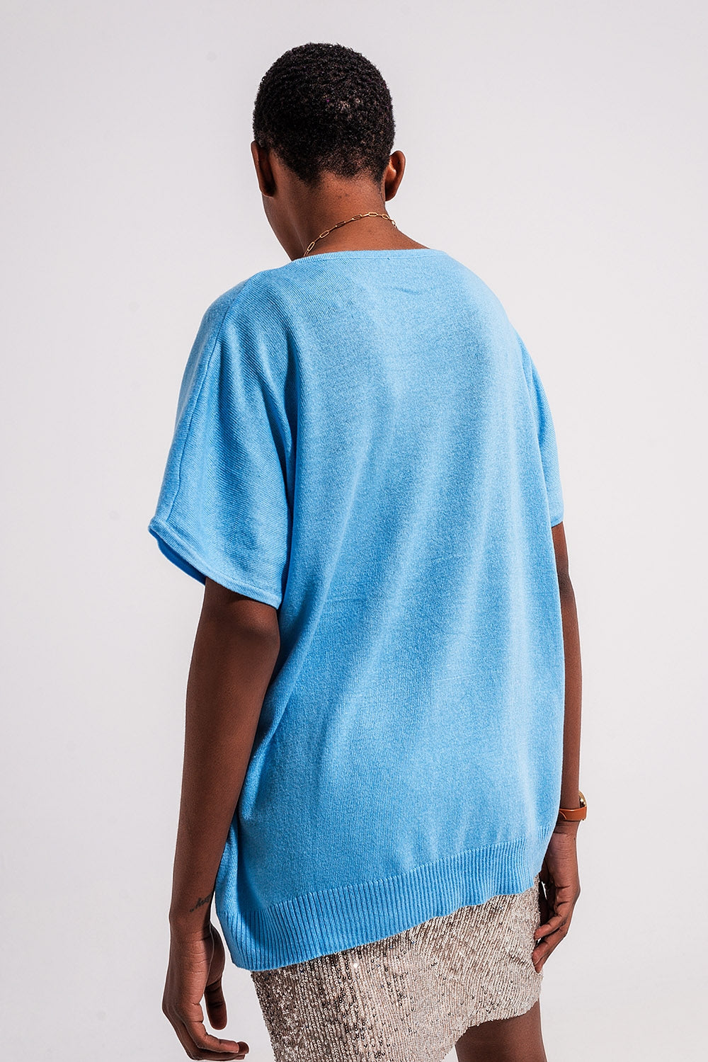 Q2 - Short Sleeve Jumper With v Neck in Blue - 1 COLOR -