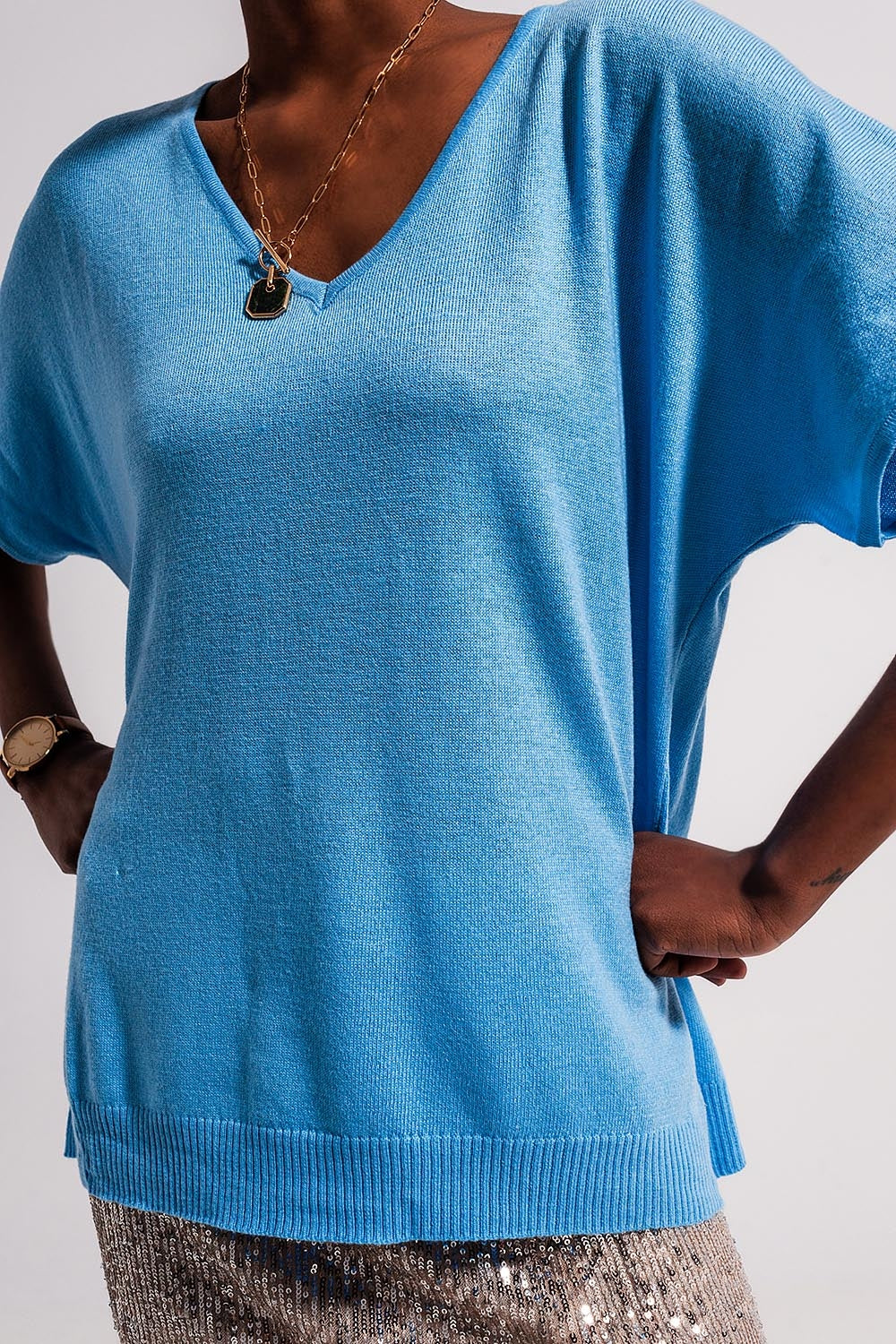 Q2 - Short Sleeve Jumper With v Neck in Blue - 1 COLOR -