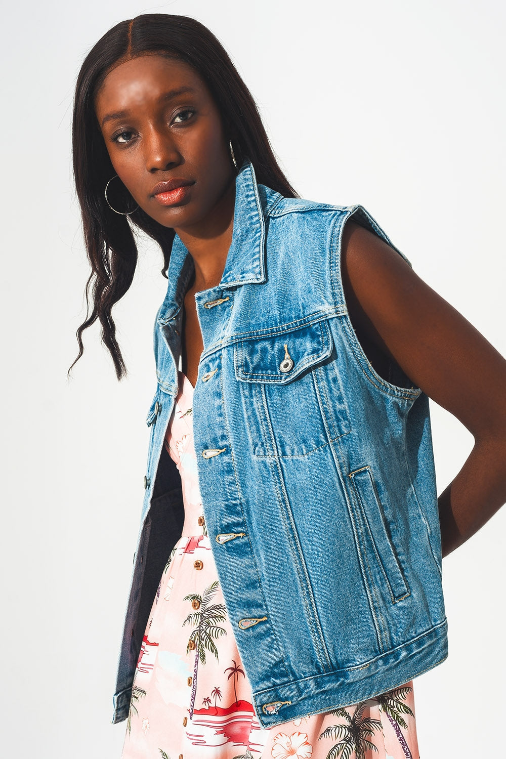 Q2 - Cotton Sleeveless Denim Jacket in 70s Blue - 1 COLOR -