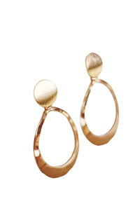 Thumbnail for Christy Jean - Kinsley Geometric Oval Earrings in Hammered Gold -