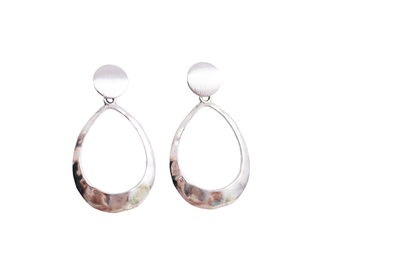 Christy Jean - Kinsley Geometric Oval Earrings in Hammered Silver -