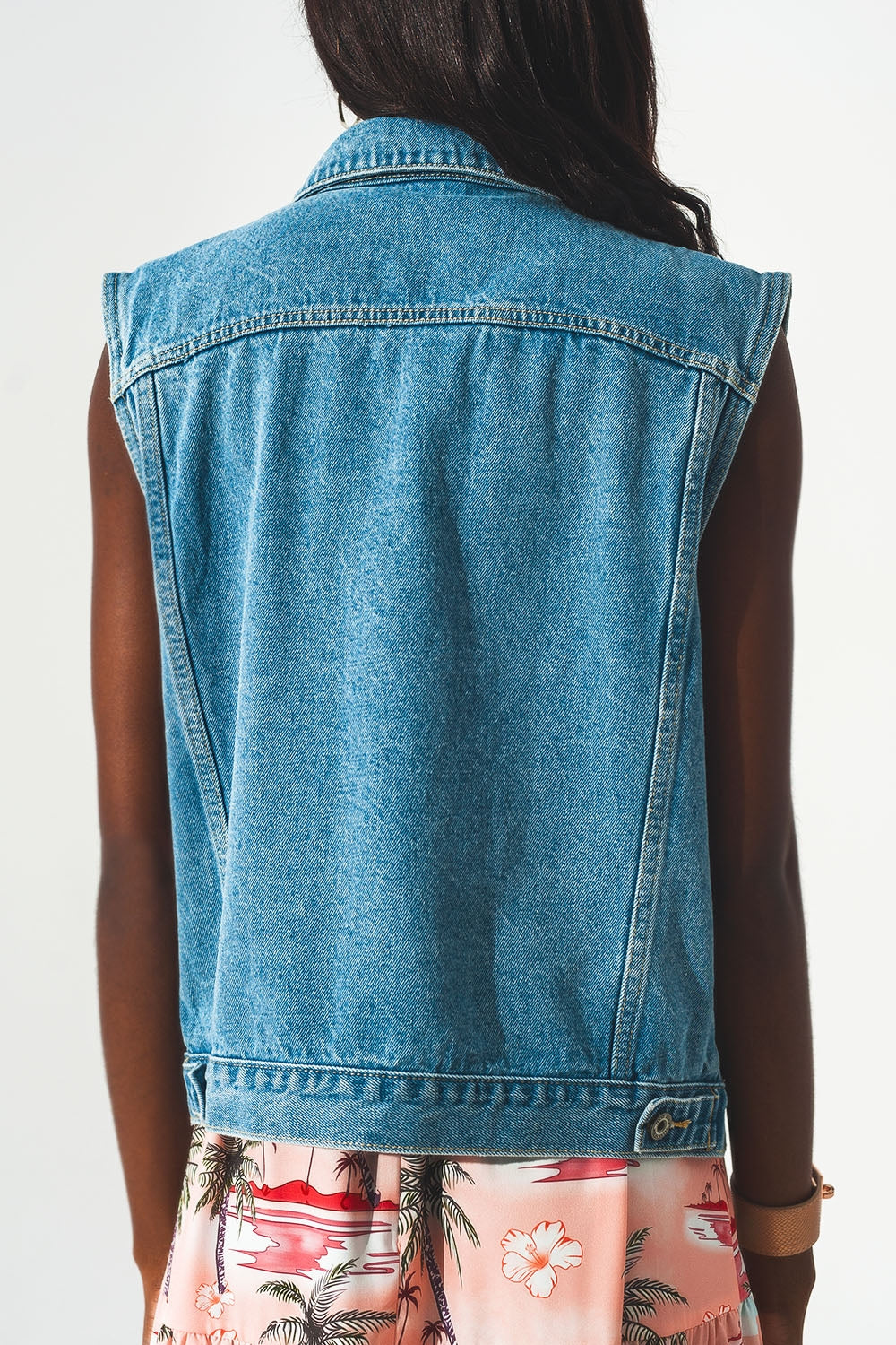 Q2 - Cotton Sleeveless Denim Jacket in 70s Blue - 1 COLOR -