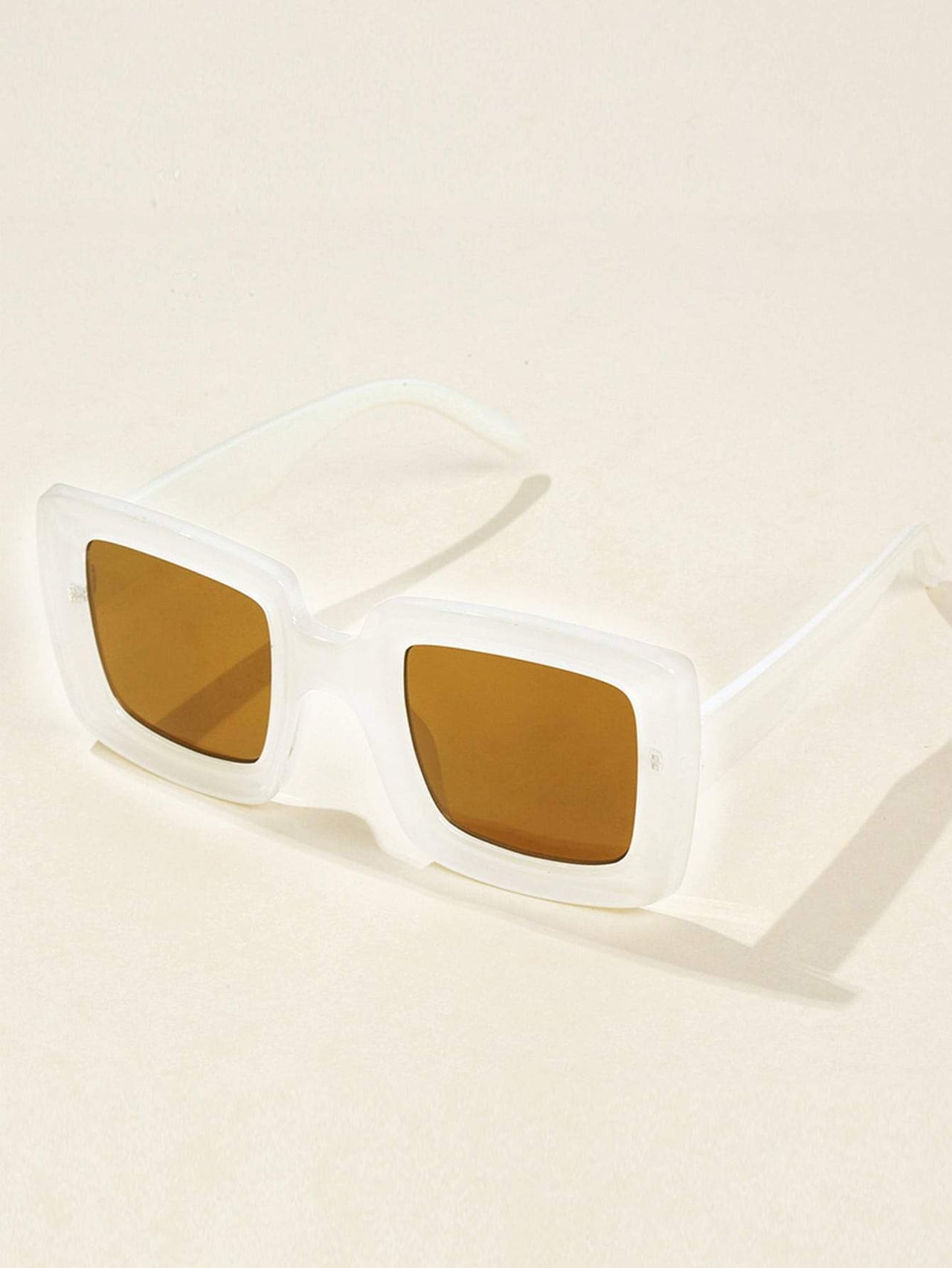 A Fashionista's Stunning Square Sunglasses - 1 COLOR -