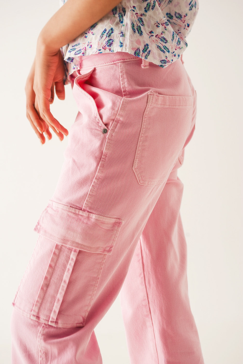 Q2 - Relaxed Cargo Pants in Pink - 1 COLOR -