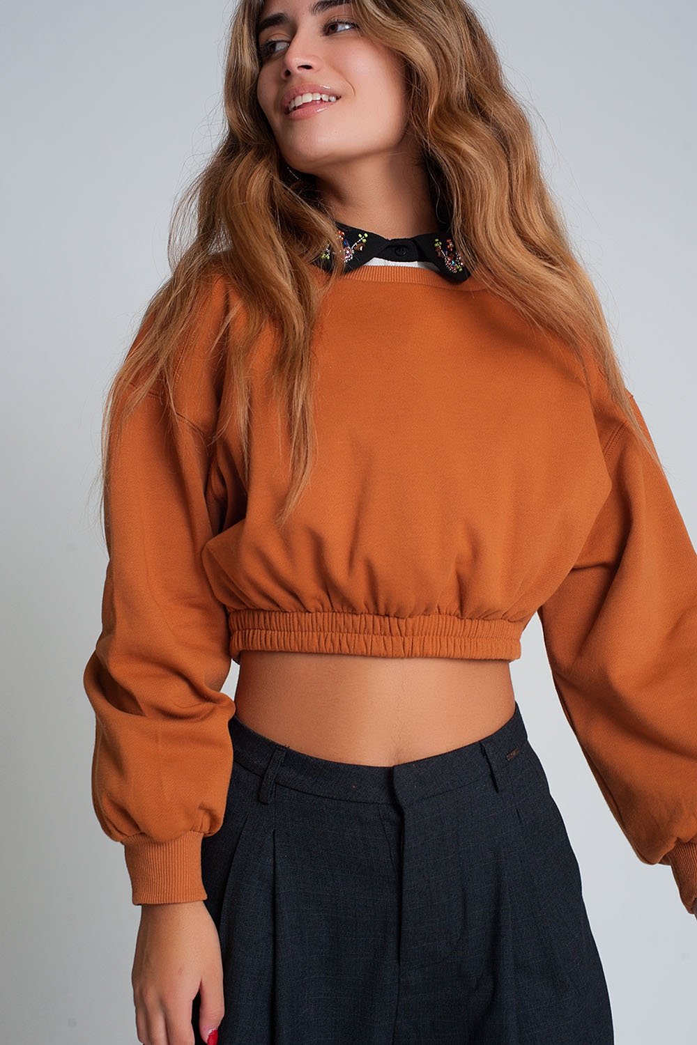 Q2 - Oversized Cropped Sweatshirt in Camel - 1 COLOR -