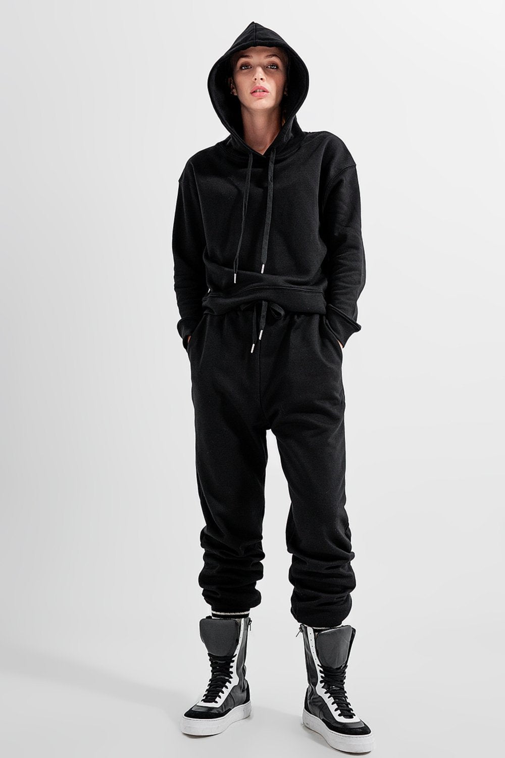 Q2 - Basic Hoodie in Black - 1 COLOR -