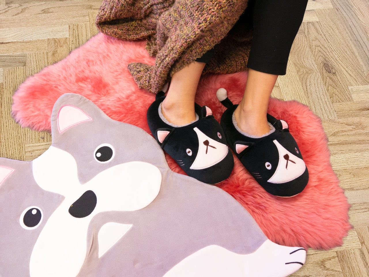 Cat Plushie Slippers - 2 COLORS -