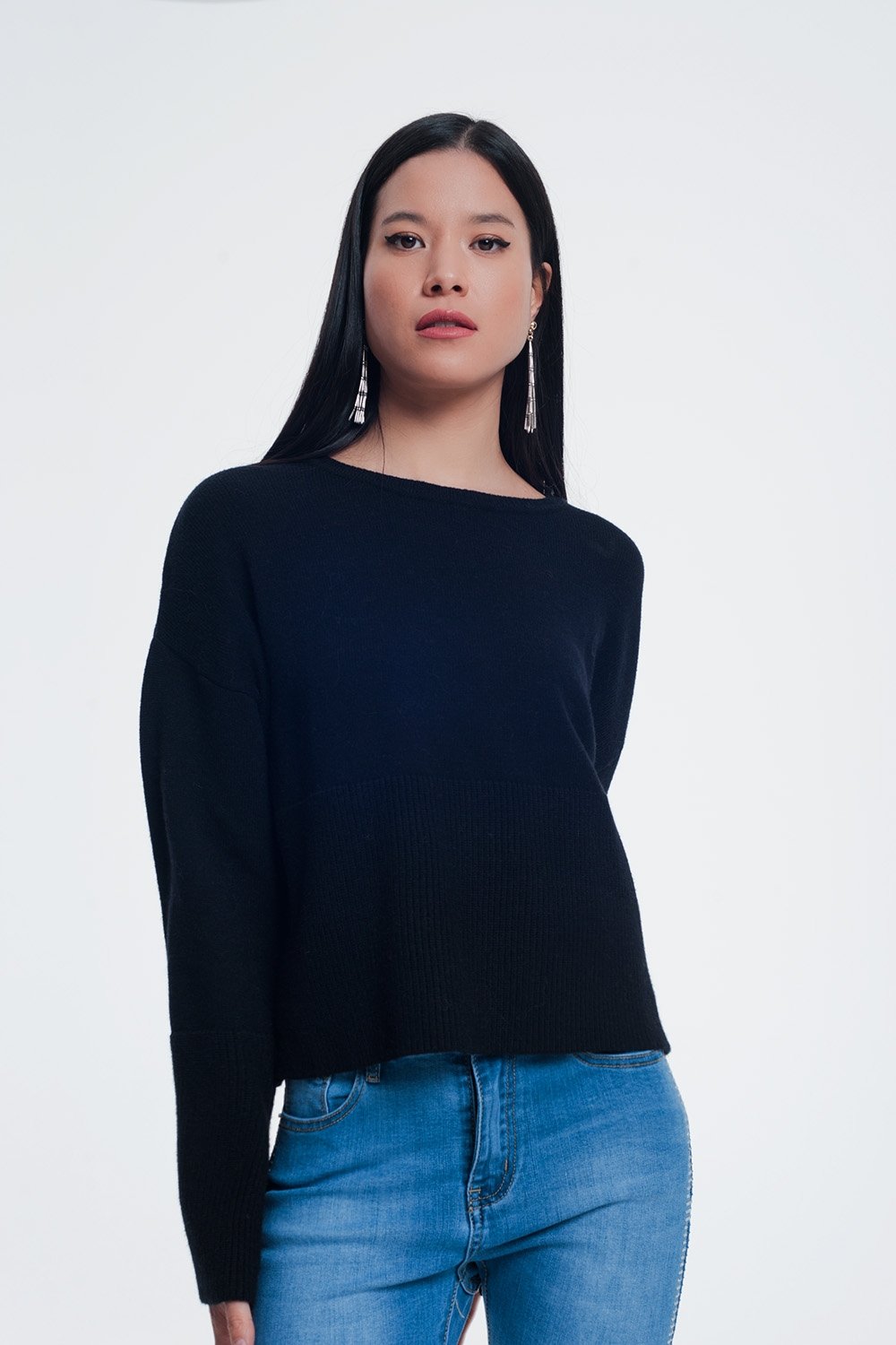 Q2 - Sweater With Long Sleeves in Black - 1 COLOR -