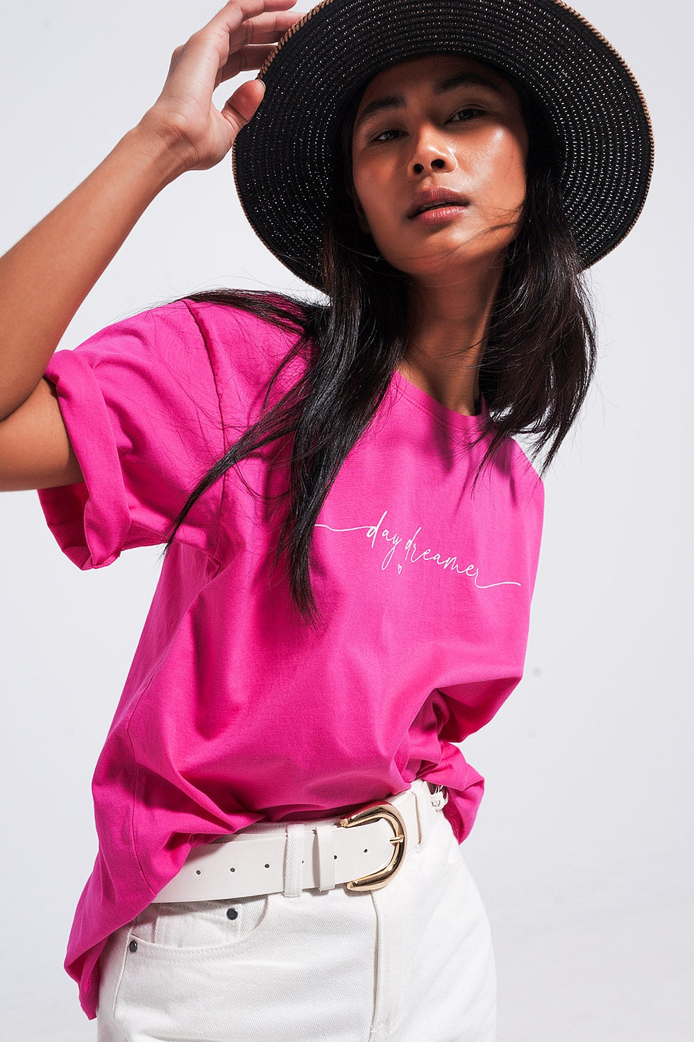 Q2 - T Shirt With "DAY DREAMER" Text Print in Fuchsia - 1 COLOR -