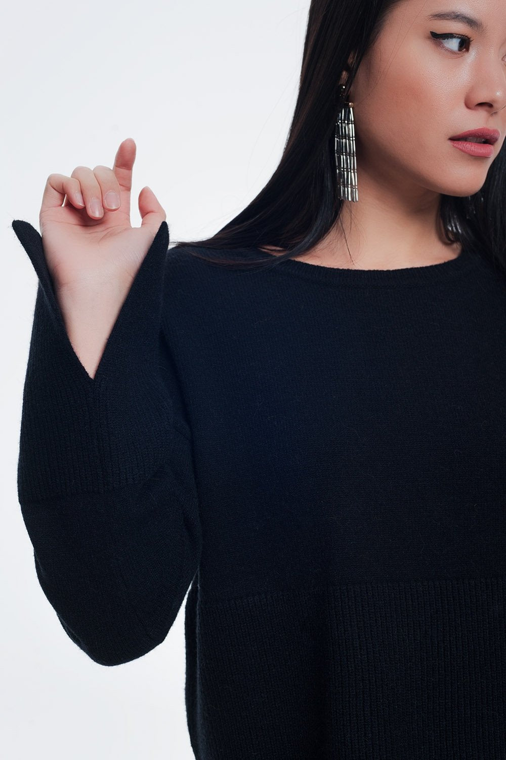 Q2 - Sweater With Long Sleeves in Black - 1 COLOR -