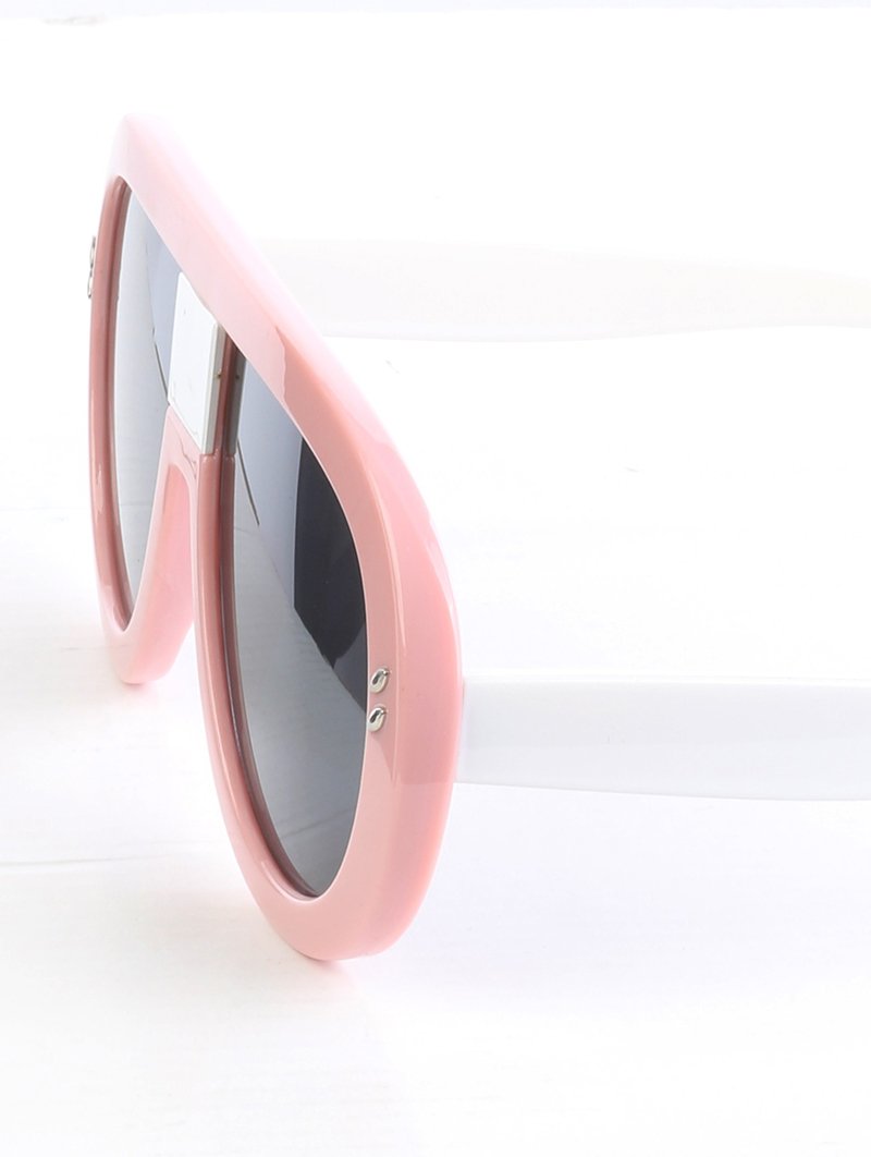 Curved & Chic Aviator Pink Sunglasses - 1 COLOR