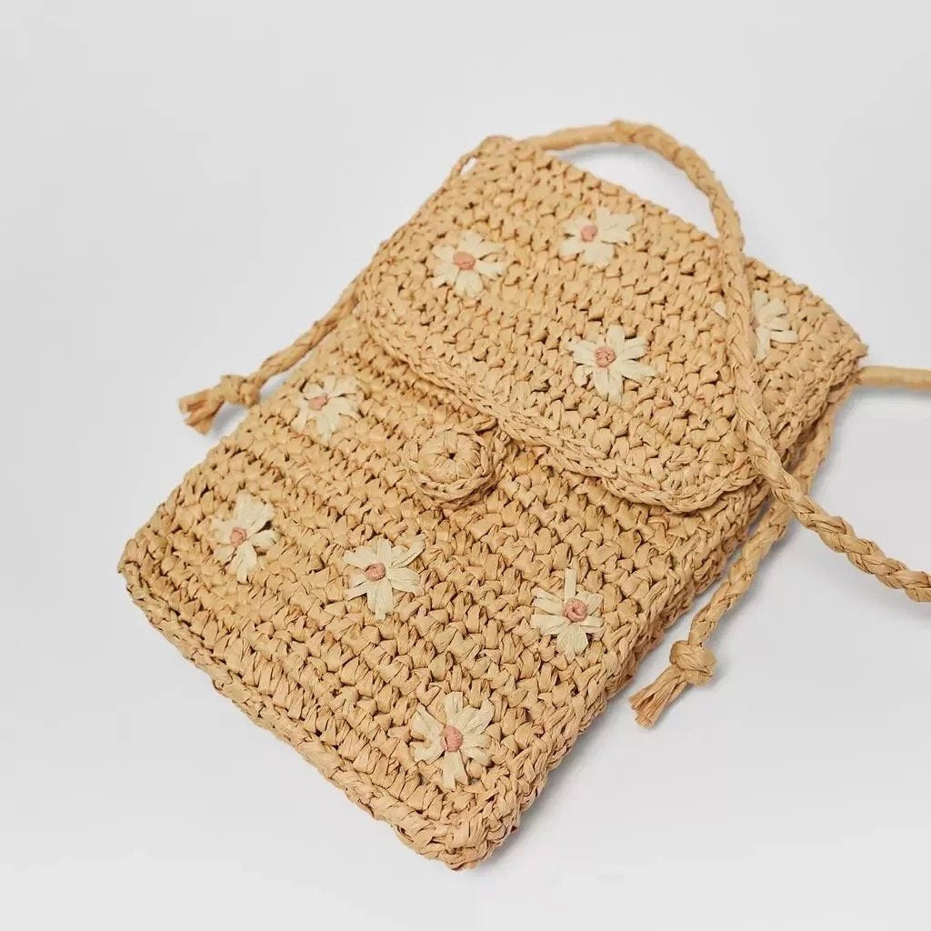 Hip Daisy Crossbody Bag - 1 COLOR