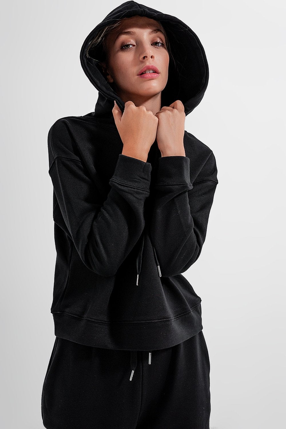 Q2 - Basic Hoodie in Black - 1 COLOR -