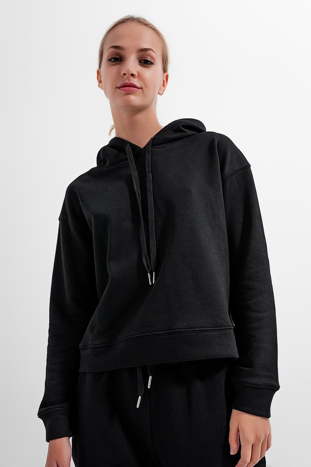 Q2 - Basic Hoodie in Black - 1 COLOR -