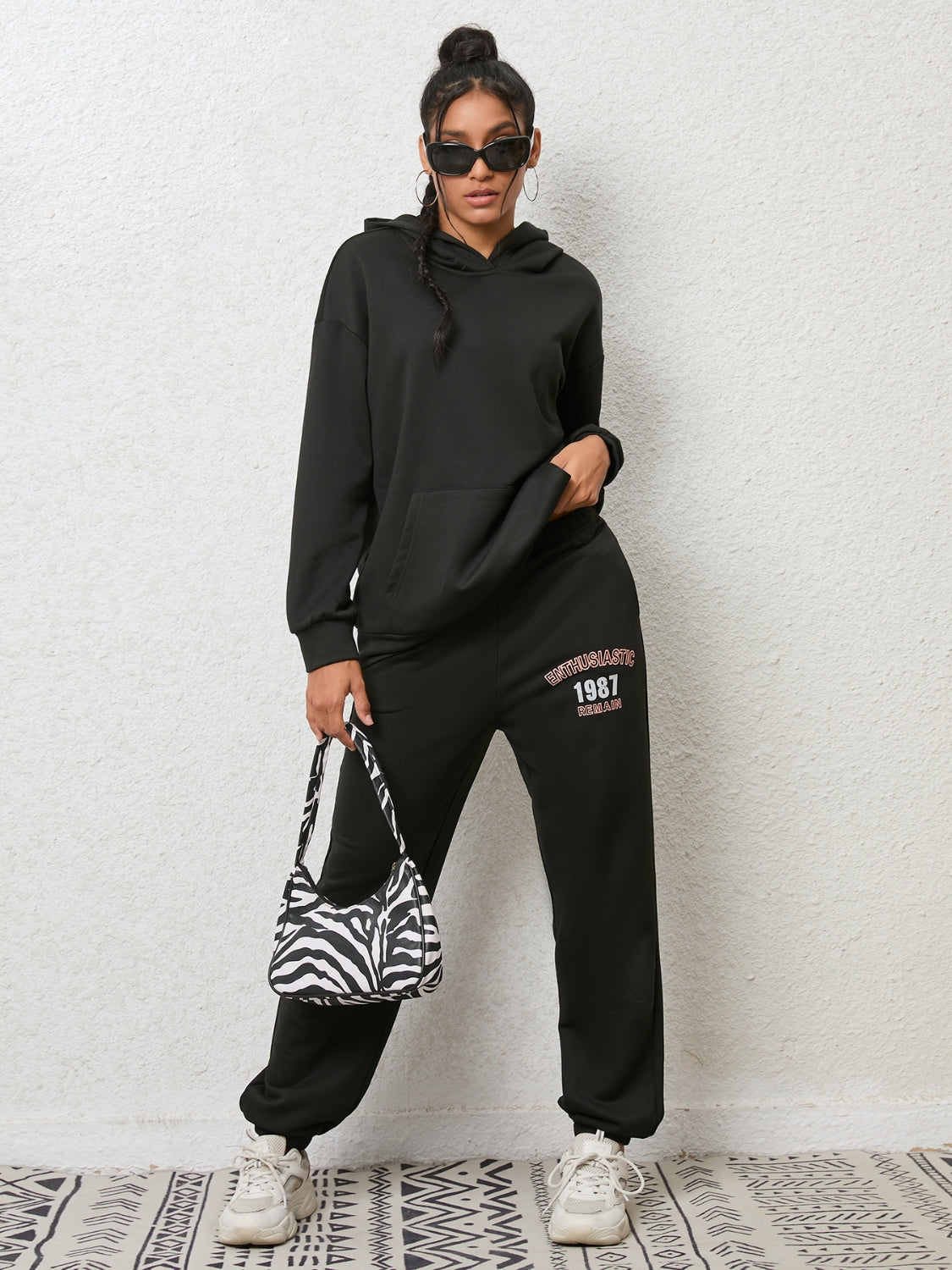 Graphic Hoodie and Sweatpants Set - 2 PCS. - T - 1 COLOR -