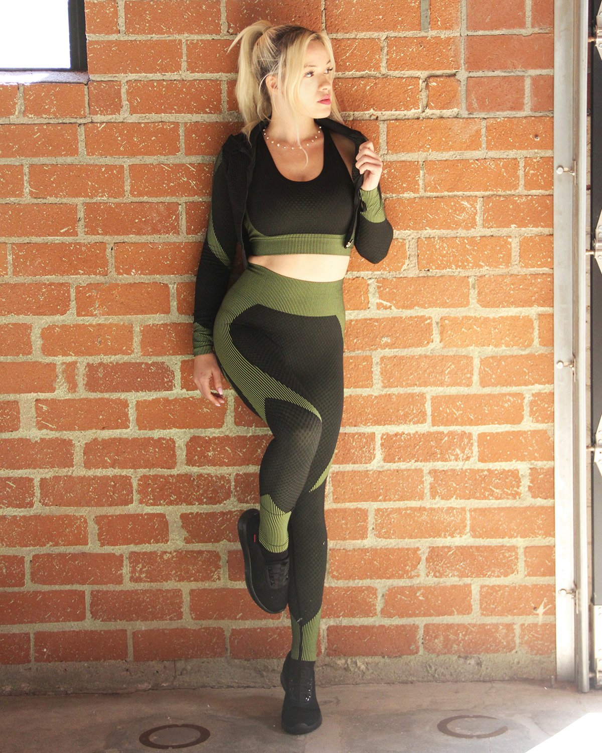 Savoy - Trois Seamless Jacket, Leggings & Sports Top 3 Set - 3 PCS - Black With Green -