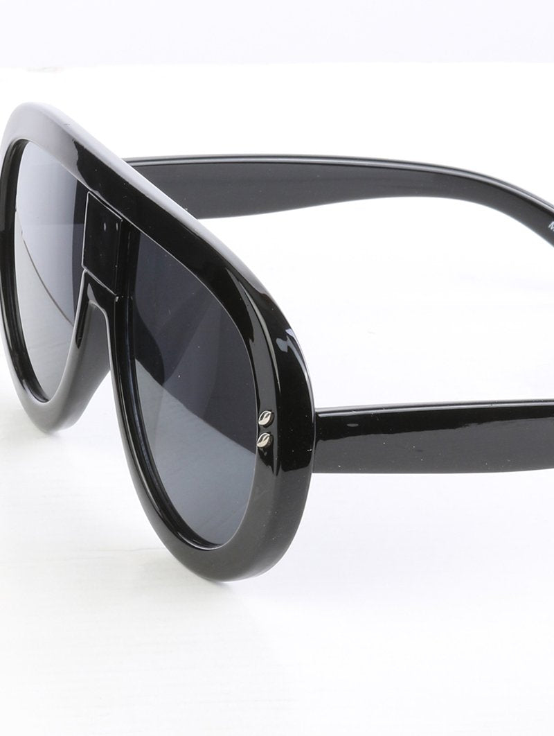 Curved & Chic Aviator Black Sunglasses - 1 COLOR