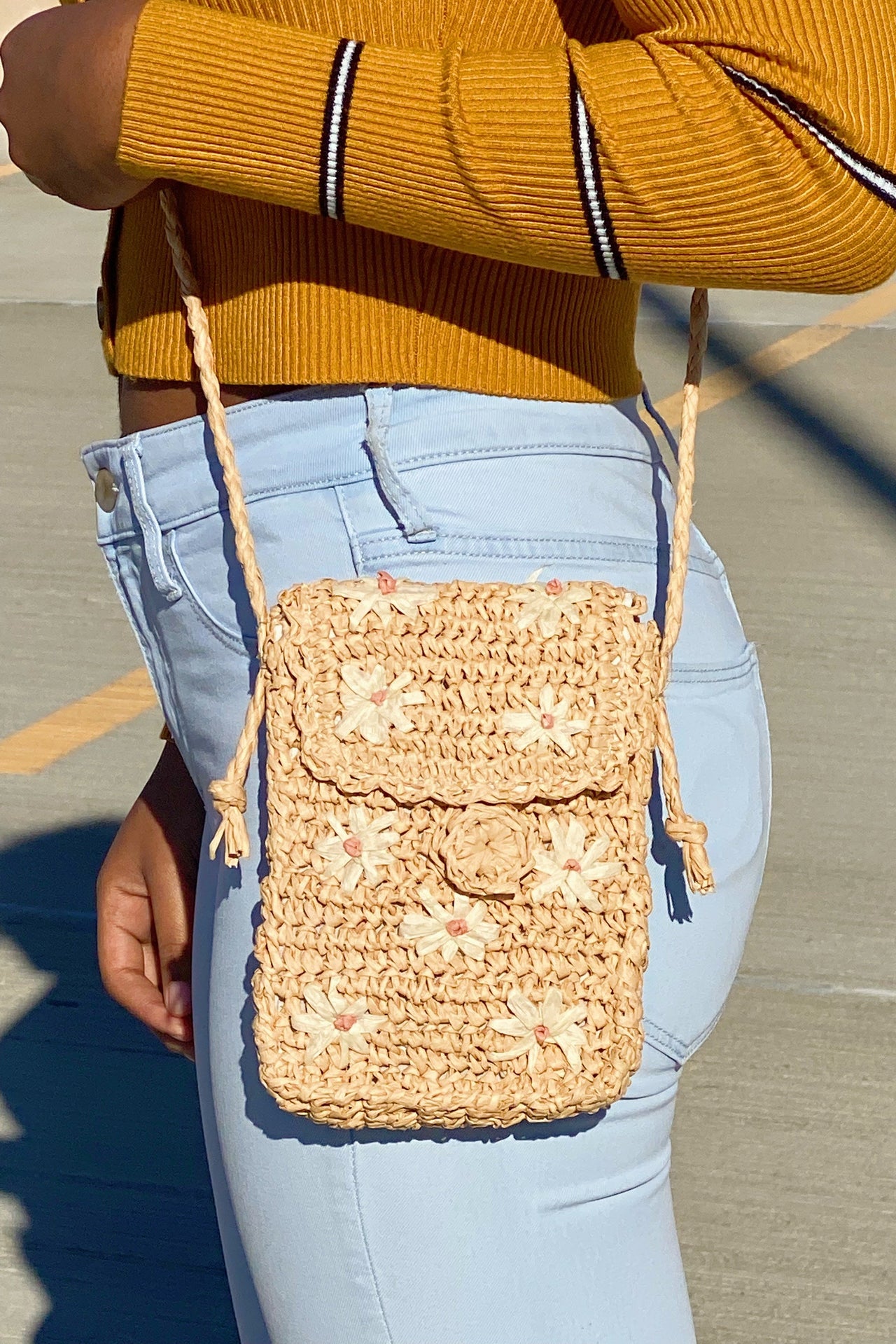 Hip Daisy Crossbody Bag - 1 COLOR