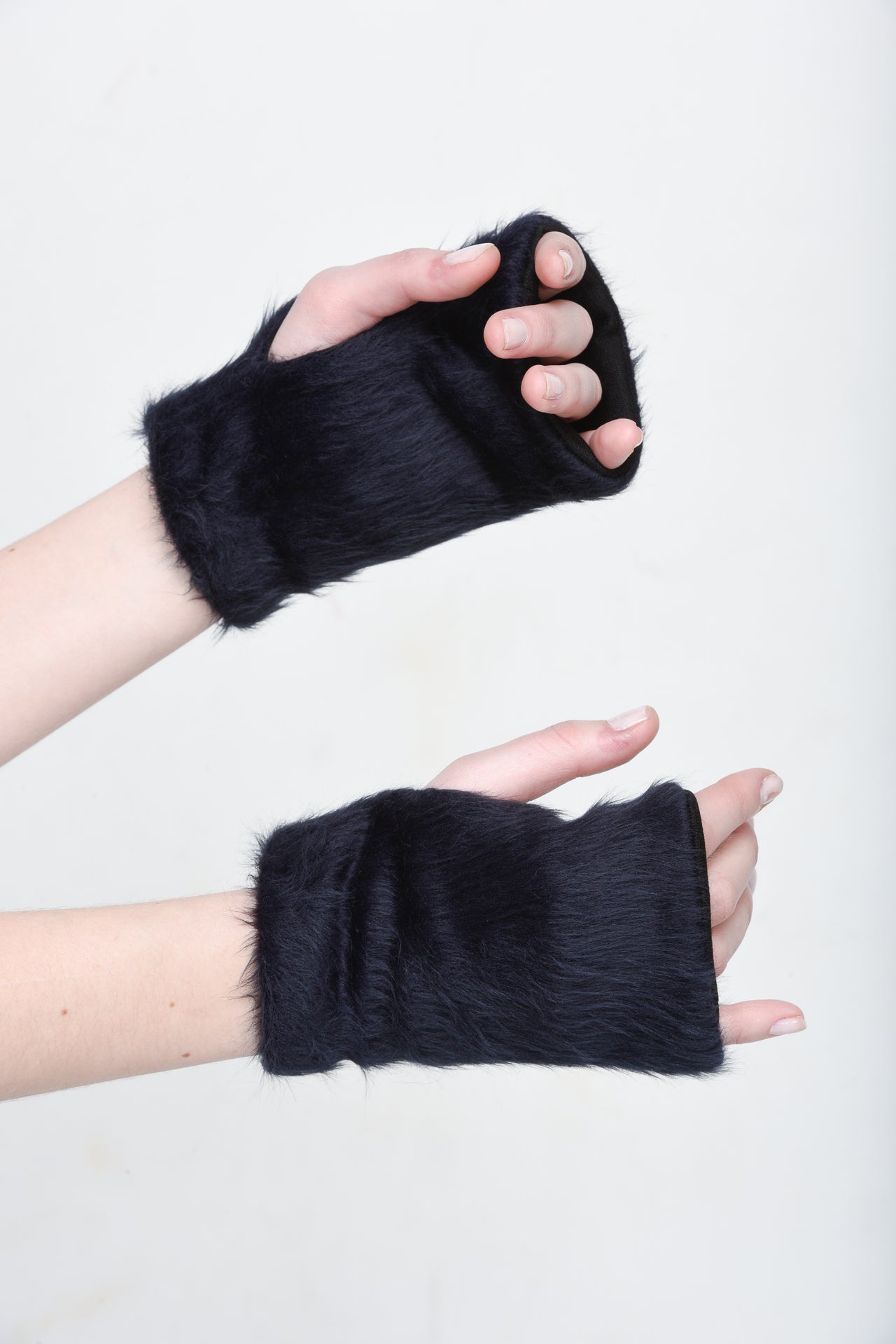 EON Paris - Folded Mittens - 1 COLOR -