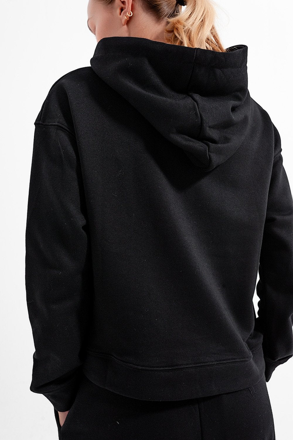 Q2 - Basic Hoodie in Black - 1 COLOR -