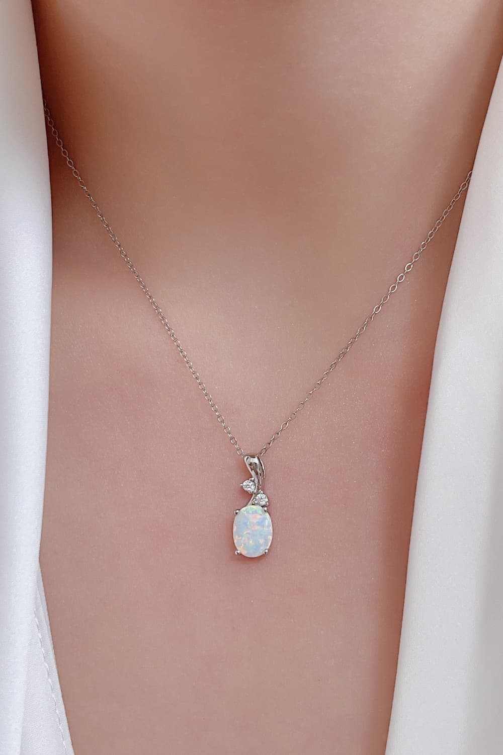 Opal Oval Pendant Chain Necklace - T - 2 COLORS -