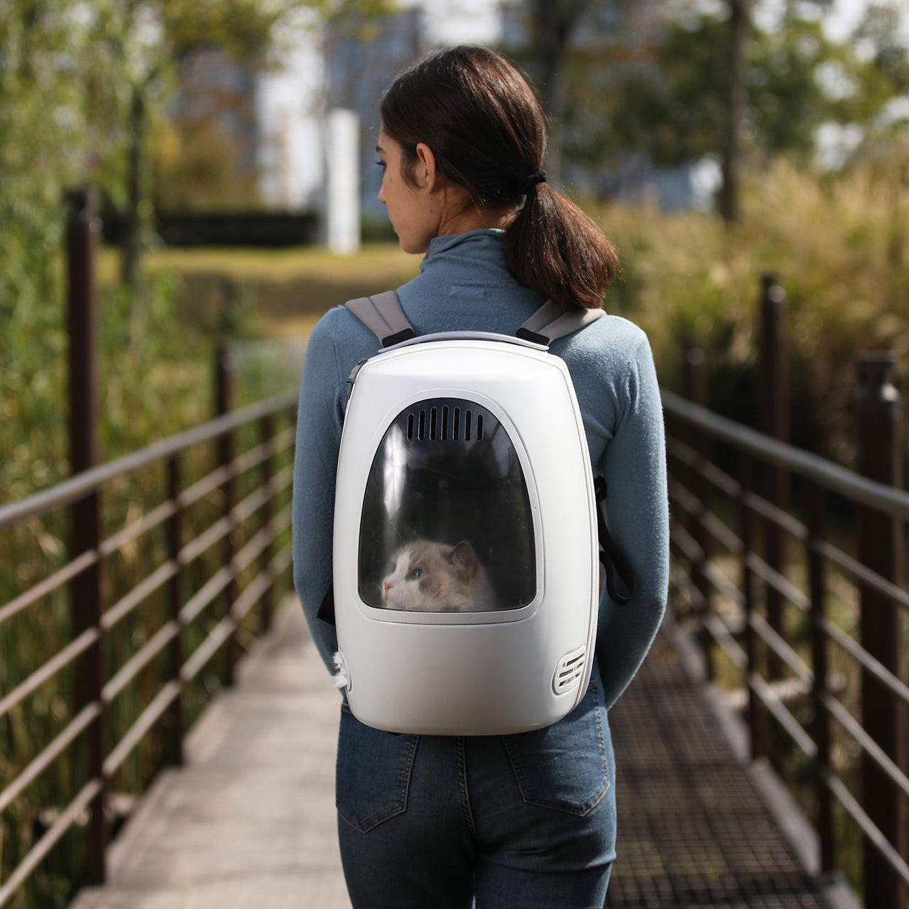 Instachew - Petpod Pet Carrier (White & Peach), Built-In Fan, Pet Bag, Shock Reduction System, Comfortable Pet Carrier - 2 COLORS -