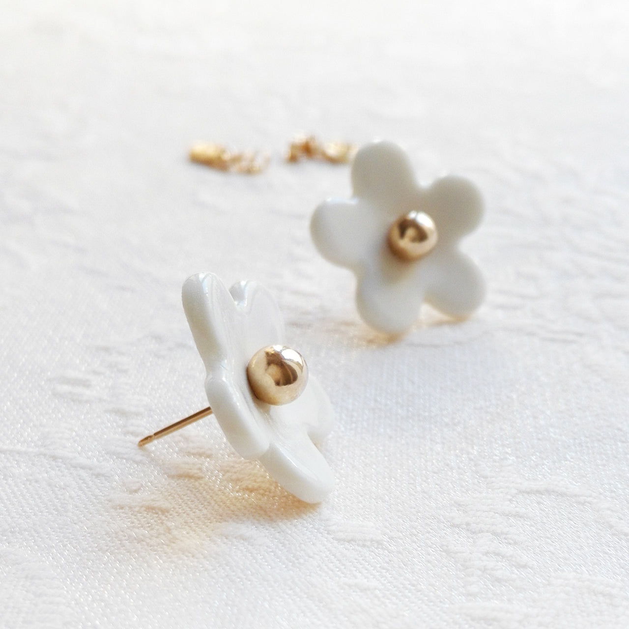 Everyday Porcelain Daisy Stud Earrings -