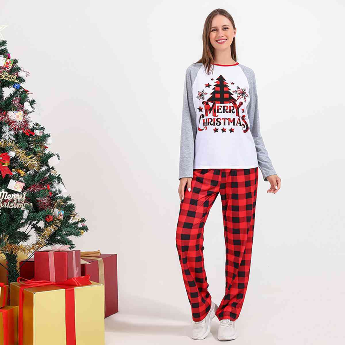 WOMEN MERRY CHRISTMAS Graphic Top and Plaid Pants Set - T -